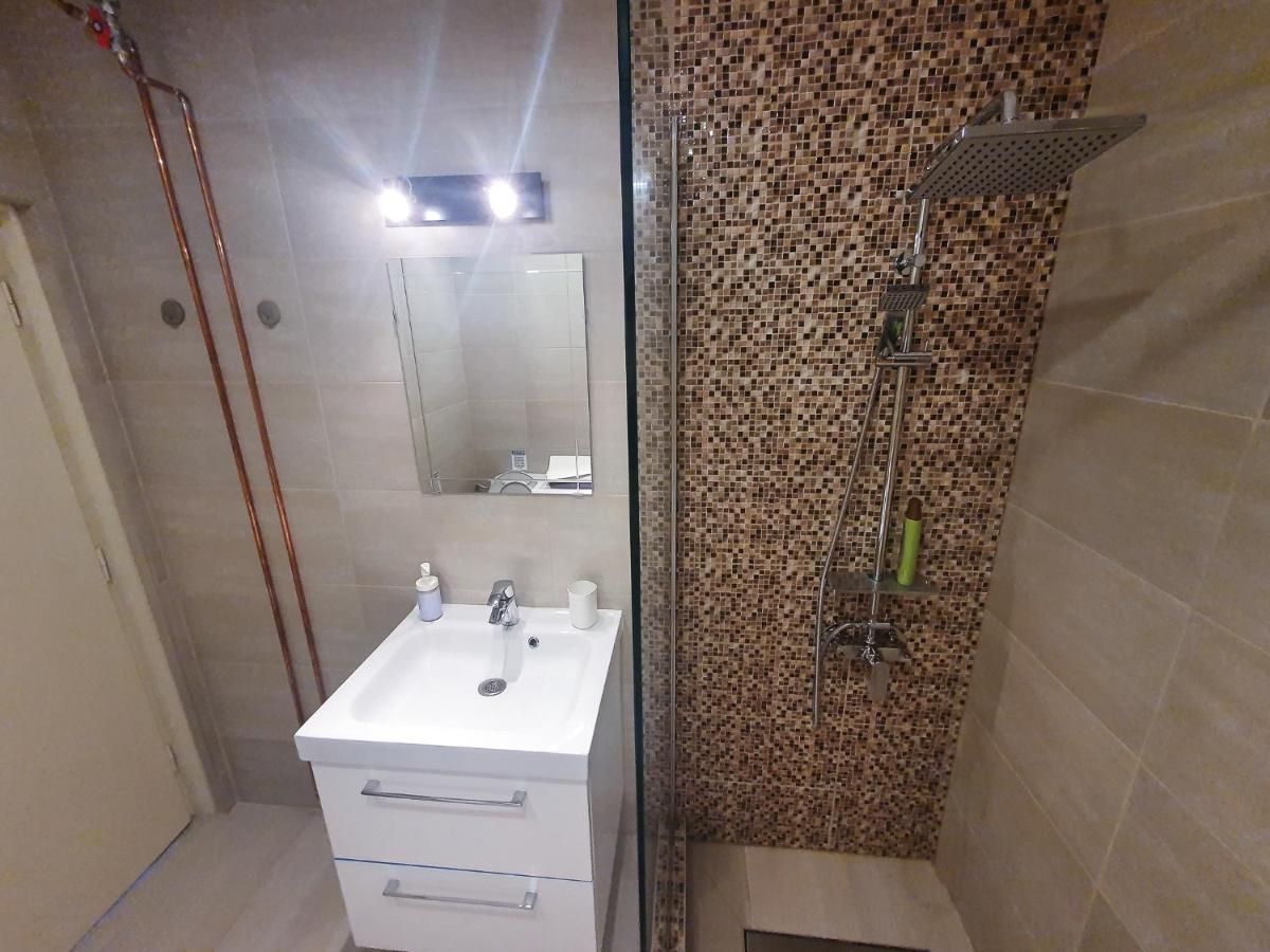 Charming Studio With City View Bucarest Extérieur photo